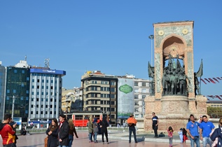 Belebtes Viertel am Taksimplatz
