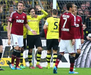 Mats Hummels bejubelt sein Tor zum 1:0.