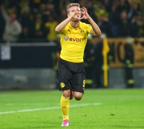 Ciro Immobile schüttet der Haupttribüne sein Herz aus