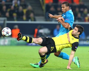 Sokratis mit vollem Einsatz