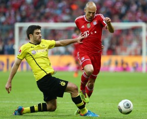 Sokratis gegen Robben