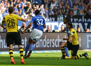 Blöd: Matip jubelt, Piszczek und Subotoc schauen zu