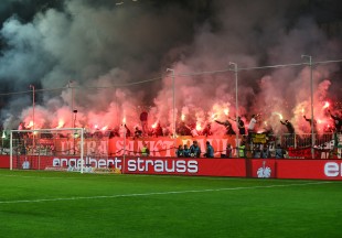 USP-Pyroshow zum Beginn der zweiten Halbzeit