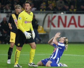 Weidenfeller ist bedient - Voronin kann es nicht glauben