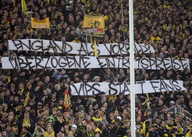 "England als Vorbild?" fragte Block Drölf beim Heimspiel gegen Berlin