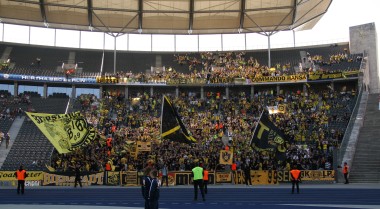 Einer der beiden BVB-bereiche im Olympiastadion