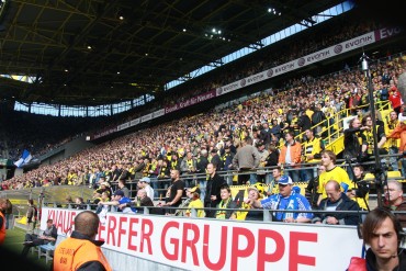 Die Osttribüne in Action