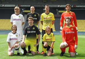 Die neuen Trikots wurden im Westfalenstadion präsentiert