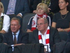 Ulli Hoeneß und Kalle Rummenigge auf der Tribüne des Westfalenstadions