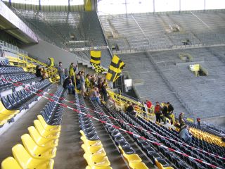 Versteckt auf der Westtribüne