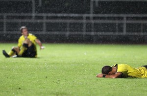 Hübner (l.) und Boyd am Boden zerstört