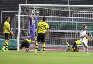 Mitch Langerak kann es nicht fassen und musste dreimal hinter sich greifen