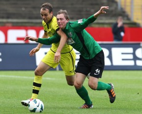 Rico Benatelli ist kaum vom Ball zu trennen