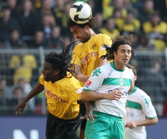Pizarro gegen Owomoyela und Tinga
