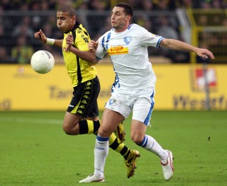 Dortmund's Zidane against a Bochum player in the 09/10 season