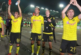 Nuri, Lucas, Kevin and Marcel celebrate with the fans
