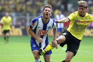 Schmelzer hits a Berlin player in an uncomfortable place