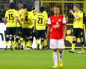 Dortmund players celebrating the 2:1 goal against Mainz