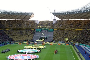 Pokalchoreo von THE U NITY und Jubos Dortmund