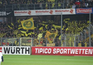 Ein voller Gästeblock soorgte für Stimmung im Freiburger Stadion