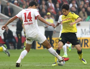 Kagawa against a Stuttgart defender