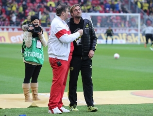 Stadionsprecher Klaus Hafner mit JK