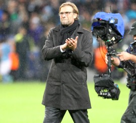 Klopp bedankt sich bei der Gästekurve