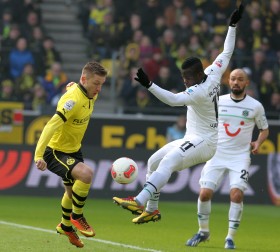 Kuba, hier gegen Ya Konan, stand wieder in der Startelf