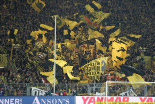 The Südtribüne finally in action