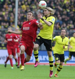 Marcel Schmelzer im Kopfballduell