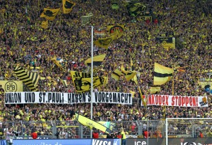 Während die Südtribüne sich gegen den Fankodex wandte...