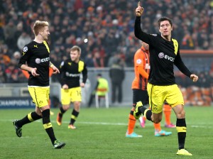 Robert Lewandowski celebrated the 1-1