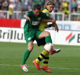 Marcel Schmelzer im Zweikampf