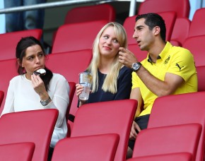 Mkhitaryan on the stands in Augsburg