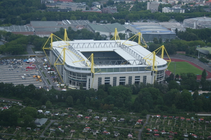 Das Westfalenstadion erhellt heute Abend wieder Dortmund