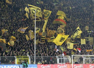 Die Südtribüne in Aktion beim letzten Heimspiel gegen Köln