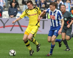 Grosskreutz batteling a Hertha player