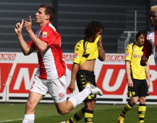 Szalai scoring the winning goal