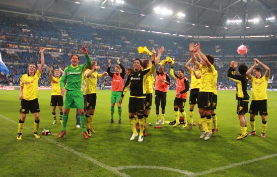 The team celebrates the victory at Gelsenkirchen