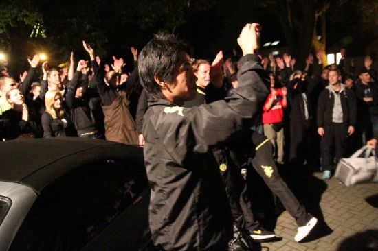 Derby hero Shinji cagawa films the fans that salute him