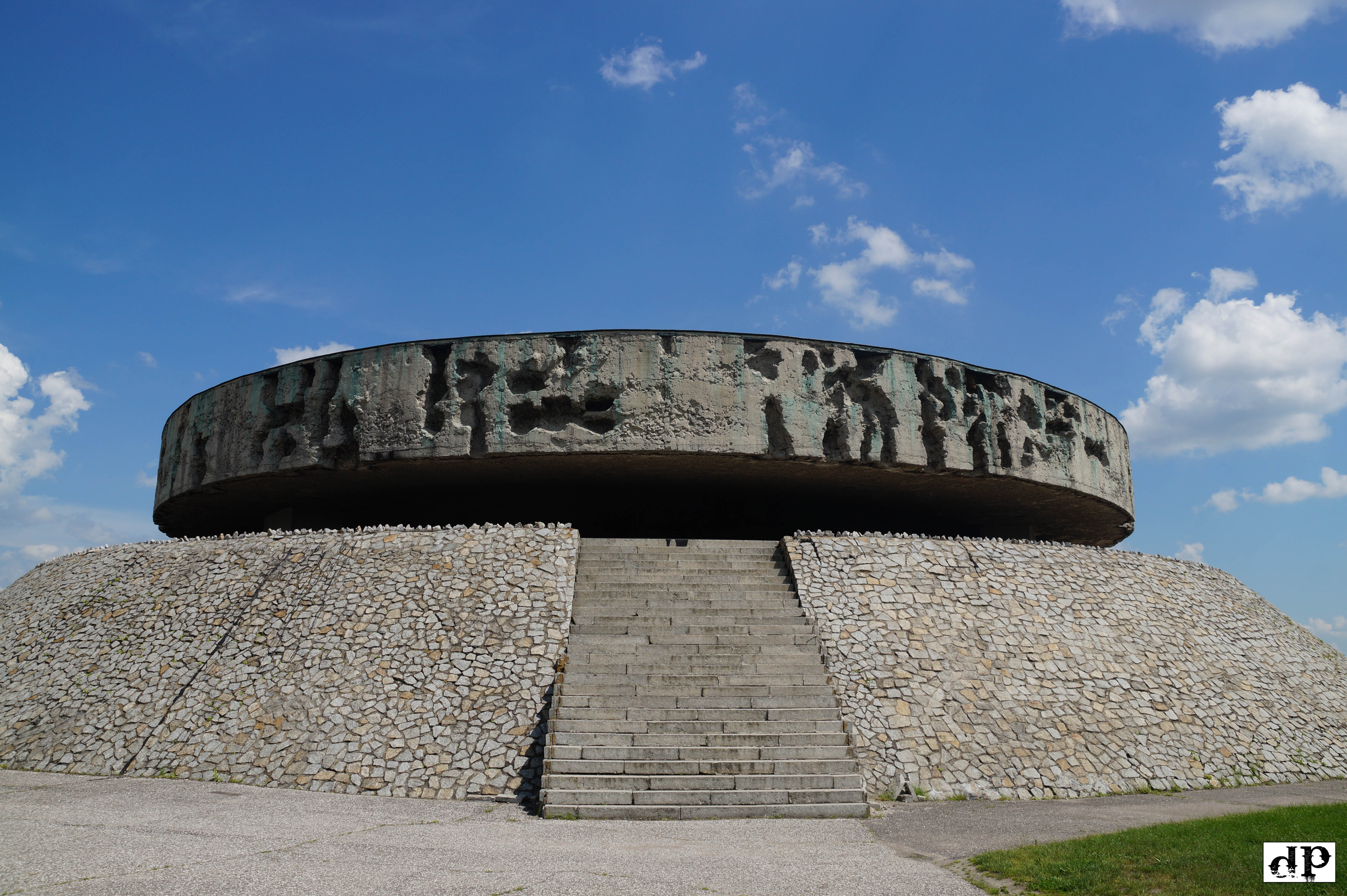 Blick auf das Mausoleum in Majdanek