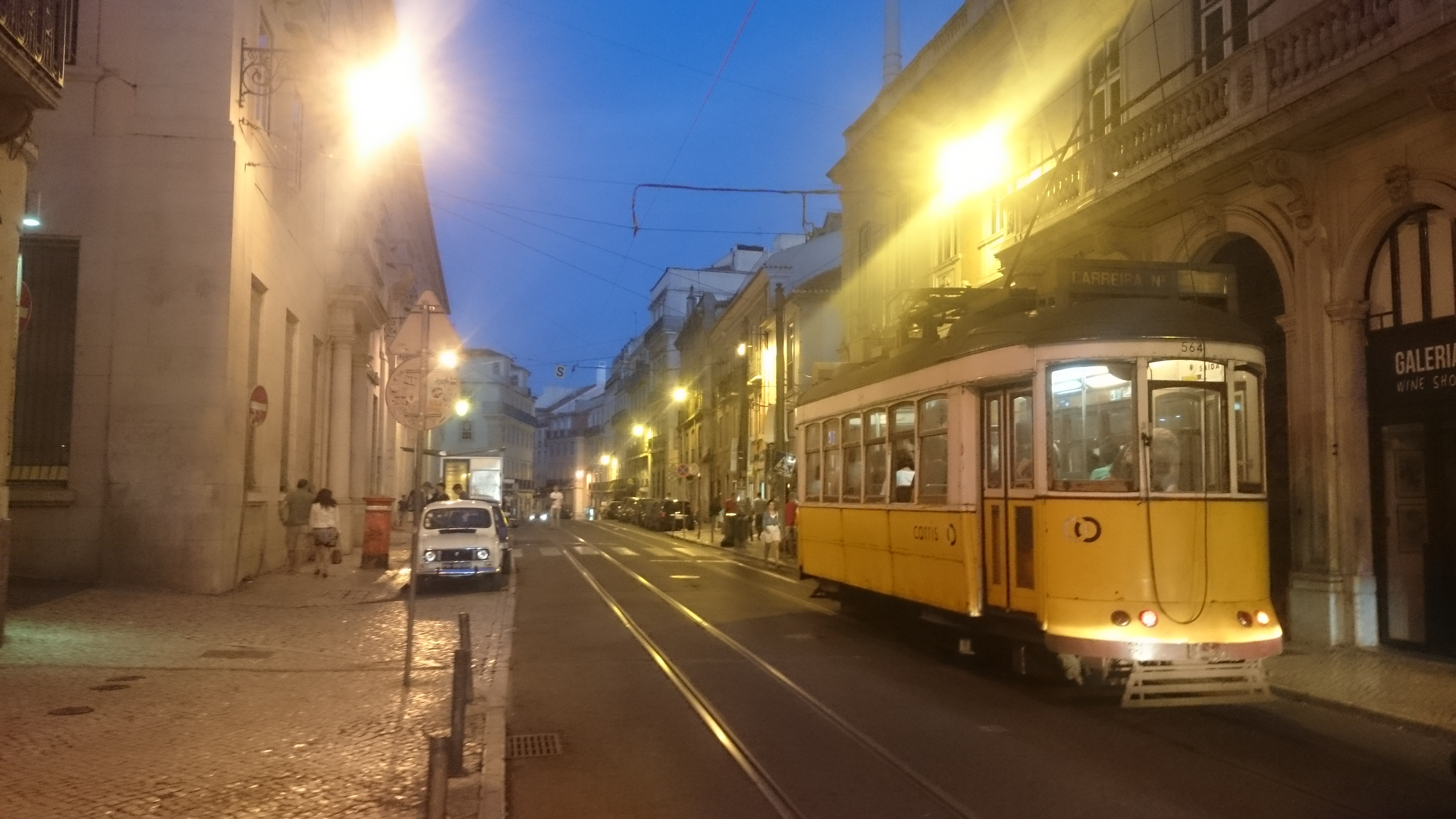 Prägen das Stadtbild von Lissabon: die nostalgischen Straßenbahnen