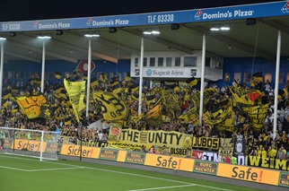 Eine ganze Tribüne als Gästeblock - 1400 BVB-Fans vor Ort in Norwegen