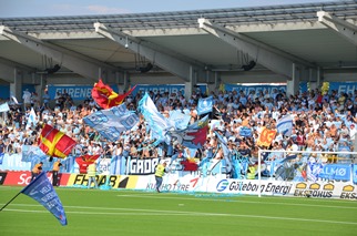 Starker Support von Malmö mit ABBA Fangesang