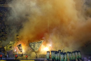 Pyroshow zum Spielgebinn im Gästeblock