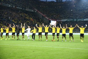 Am Ende schwappt die Welle durchs Westfalenstadion