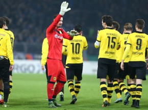 Roman Bürki bedankt sich bei der Süd für die aufmunternden Sprechchöre