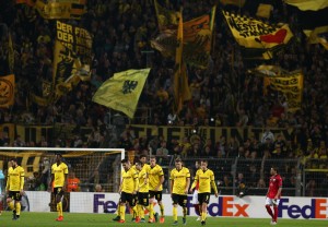 Jubel um Mickys 4:0 vor der Südtribüne