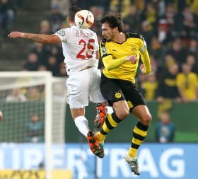 Mats Hummels gegen Raul Bobadilla