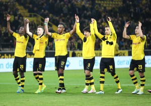 Die Welle der Sieger vor der Südtribüne